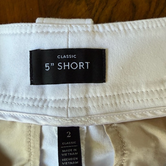 WHBM Mariner Shorts With Silver Buttons, Size 2 - Picture 6 of 6